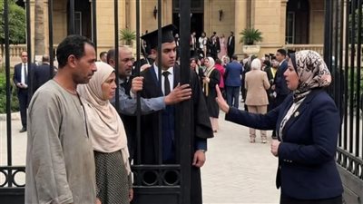 منعوا والديه من دخول حفل التخرج
