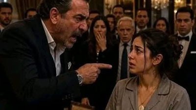 في القاعة