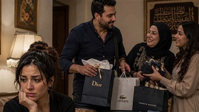 جوزي رجع من السفر ومعاه هدايا لكل العيلة