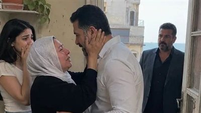 فتاة تقع في حب رجل اكبر منها 