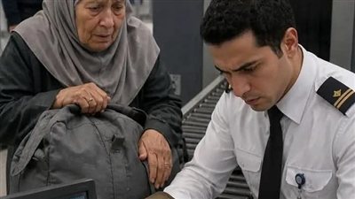 قاموا بتفتيش حقيبة مسنة في المطار