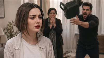واحدة زيك شبة القردة ماتلزمنيش... منال علي 