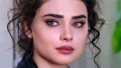 اختبأت الزوجة تحت السرير